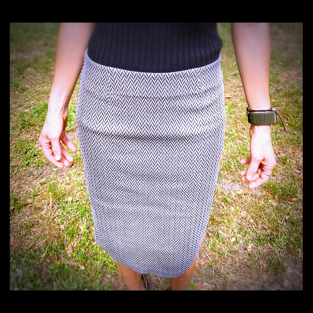 Cato Simple professional herringbone pencil skirt.